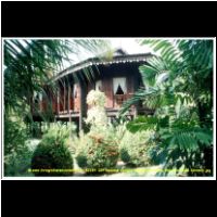 12384 124 Sarawak Culture Village bei Kuting Malaysia 2006 Sarawak.jpg